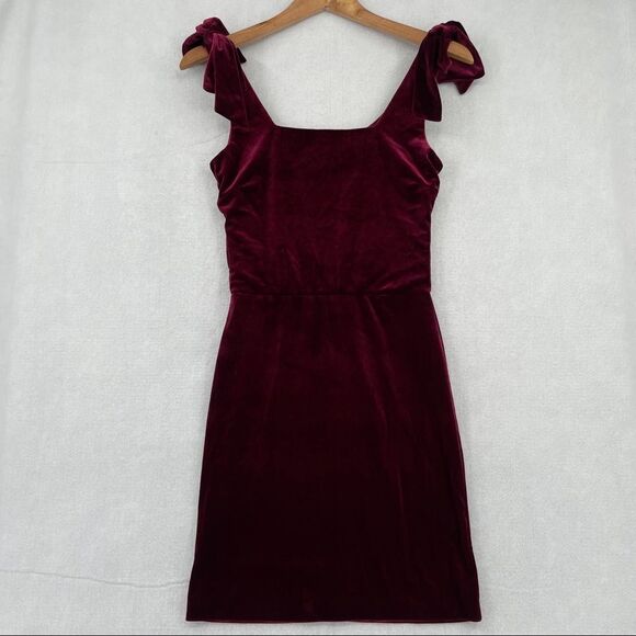 AQUA Velvet Square Neck with Bow Strap NWT - Picture 2 of 9